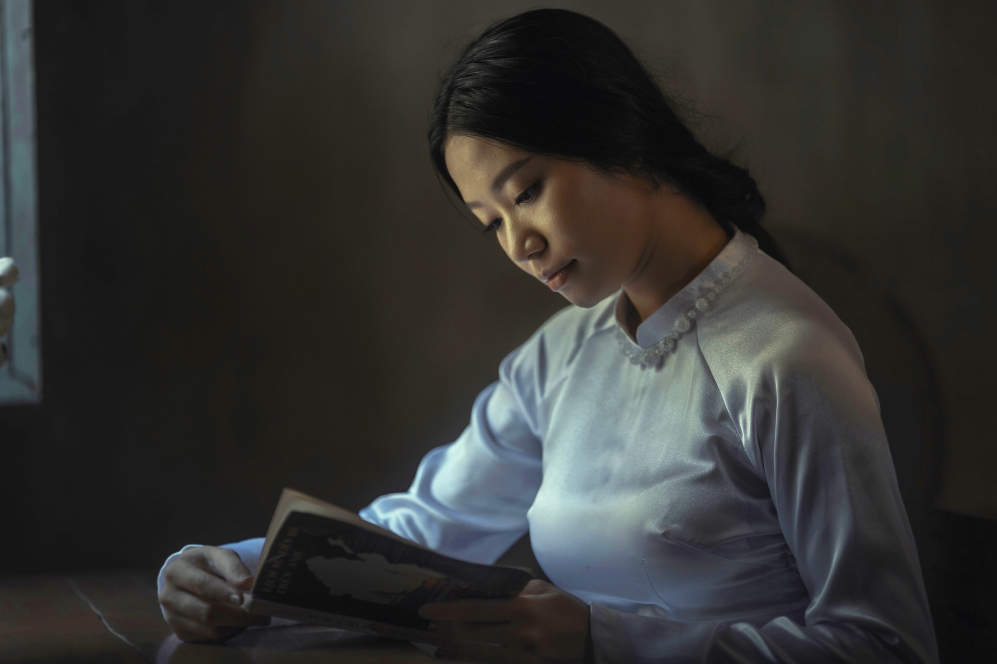 Reading by lamplight